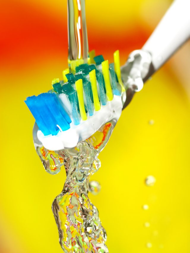 How to keep your toothbrush clean